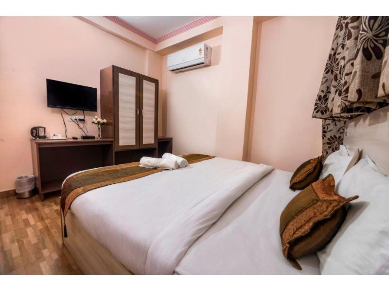Hotel Bleue Mont Varanasi Ngoại thất bức ảnh